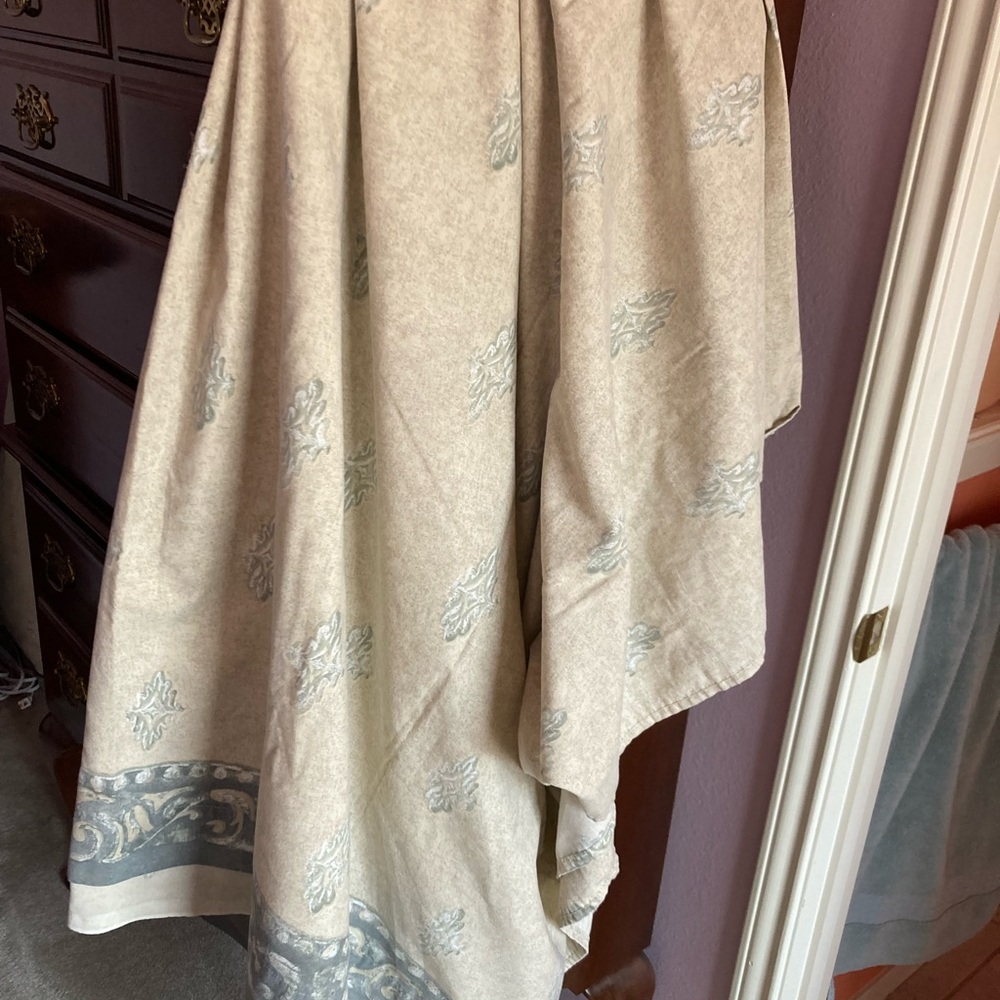 JCPenney Beige and Gray Patterned Bedding Sheet